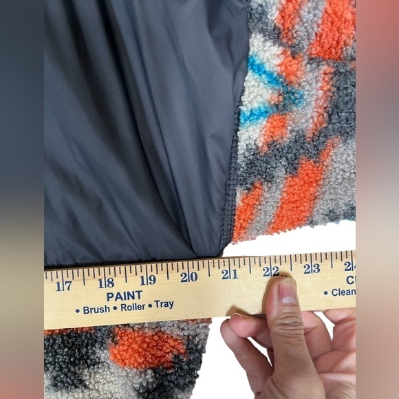 Buc-ee’s Women’s Aztec Design Full Zip Jacket Size M Fleece Mock Neck - Picture 7 of 8